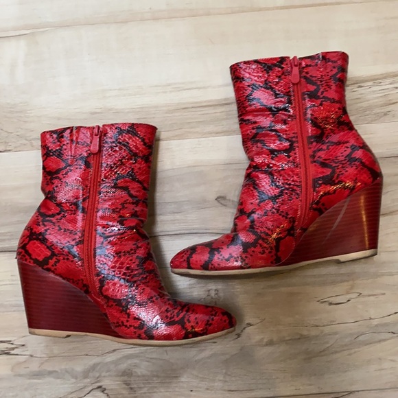 Ashro Red Animal Print Wedge size 6 - Picture 2 of 8